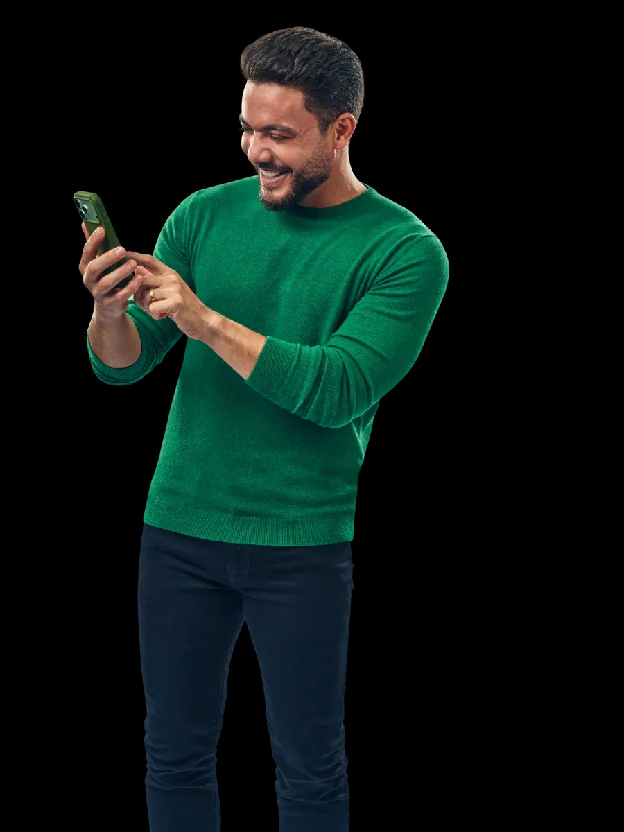 Cliente Segue Baixa Renda usando o celular